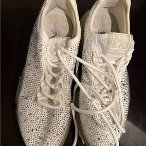 Steve Madden Stylish White Sneakers with Rhinestones 8